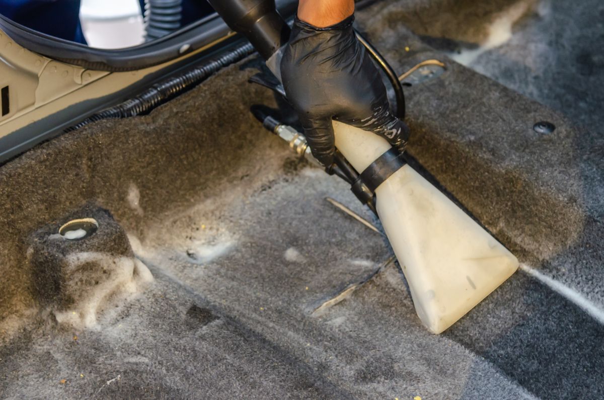 Carpet washing — carpet being deep-cleaned with foam extraction